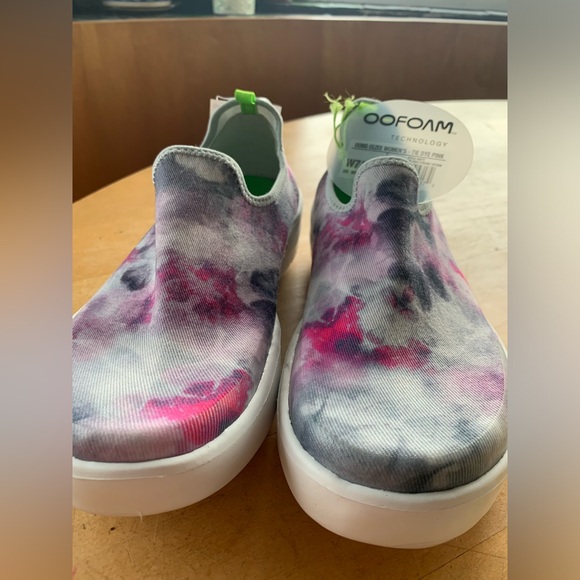 OOFOS OOFOAM 7 New With Tags Pink Tie Dye OOMG EEZEE Women’s slip on tennis shoe - Picture 12 of 12
